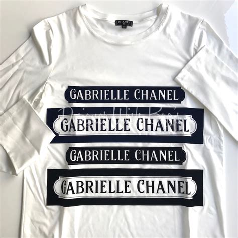 t-shirt con scritte gabriele chanel|Tee.